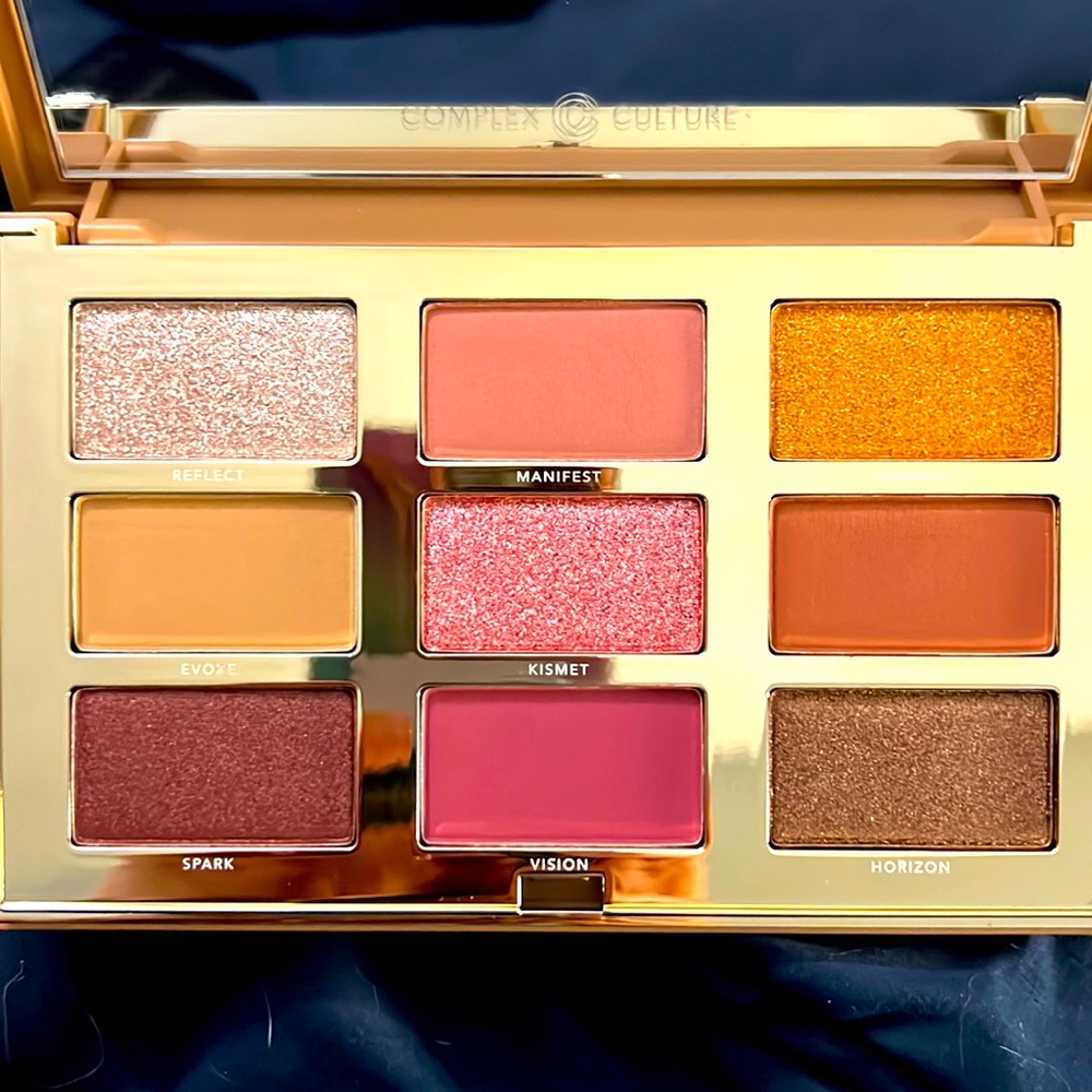 Eye shadow palette